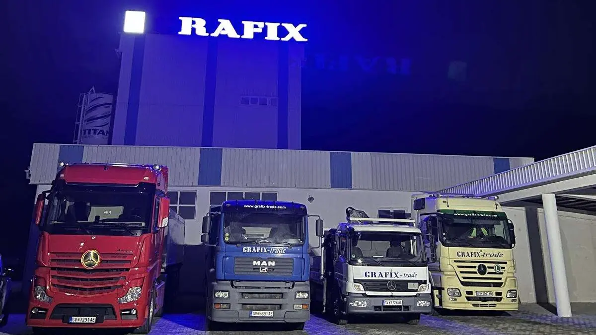 Камиони на Grafix Trade пред завода в Градец, Северна Македония